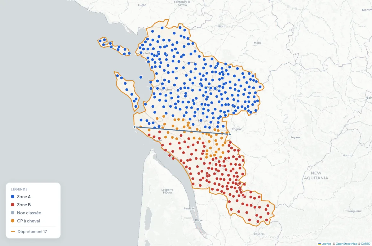 Mode Ligne : la Charente-Maritime coupée en deux par une ligne, communes bleues au nord, rouges au sud, codes postaux à cheval en orange